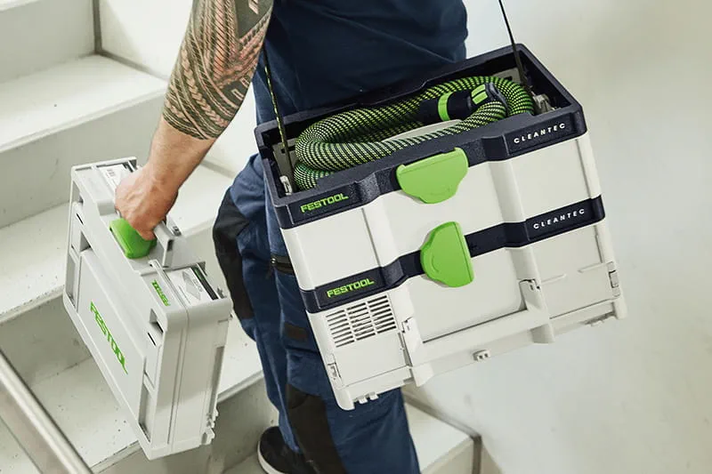 The low weight, Systainer format and shoulder strap take the hassle out of carrying the extractor. This leaves your hands free for any other materials or tools you might need.