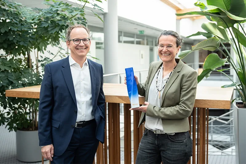 Barbara Austel and Sascha Menges with the "Brands of the Century" trophy