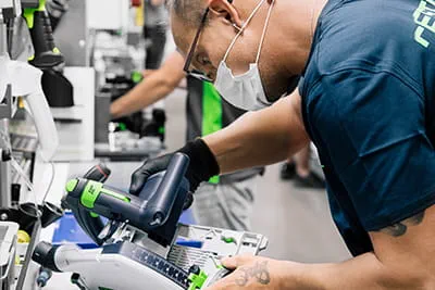 The components of the Festool TSC 55 K circular saw are assembled on the work bench.