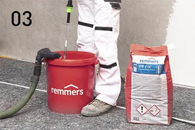 Mix PP Fix, an adhesive mortar for mould remediation, using the Festool MX 1200 stirrer and the HS3L mixing container.