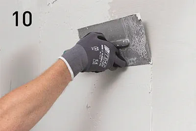 Mix iQ Fill fine plaster and fill. When hardened, the plaster is permeable and water-resistant.