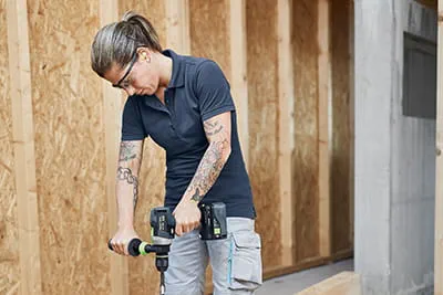 Whether you are working on wood, metal or masonry – thanks to the axial impact feature that can be switched on: The new Quadrive TPC 18/4 cordless percussion drill is extremely durable.