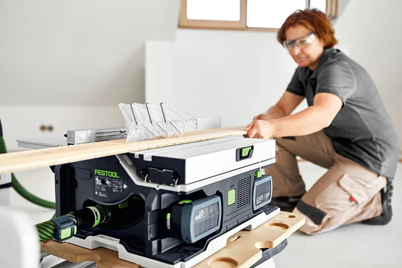 Precise sawing without tedious measuring and adjustments – not a problem with the new CSC SYS 50.