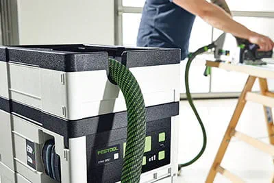 Ideal combination with Festool cordless tools. Convenient and fast: The extractor switches on automatically via the Bluetooth® battery pack.