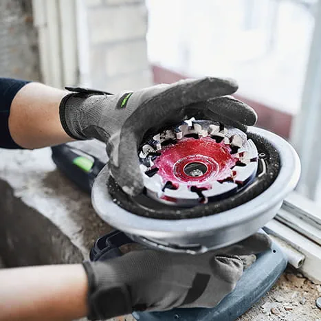 Whether you are working with concrete, screed, paint, adhesive or other coatings: The DIA HARD, ABRASIVE, STONE, THERMO and PAINT diamond discs can handle it all. They can be swapped out in just a few simple steps.