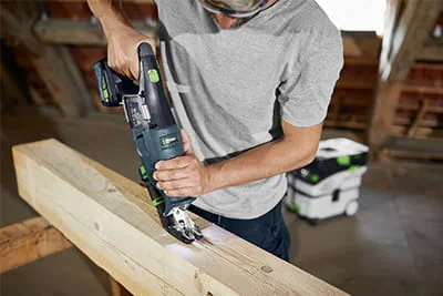 Die neue Akku-Säbelsäge RSC 18 von Festool im Einsatz