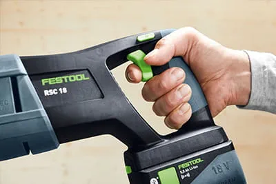 Die neue Akku-Säbelsäge RSC 18 von Festool im Einsatz