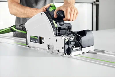 Die neue Vorritzer-Tauchsäge TSV 60 K von Festool im Einsatz