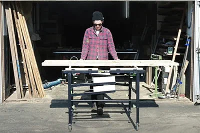 Laura Kampf using the STM 1800 mobile saw table by Festool.