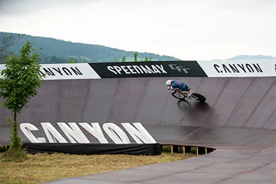 Jan Frodeno during the Tri-Battle on the steep face of the "Canyon Turn"