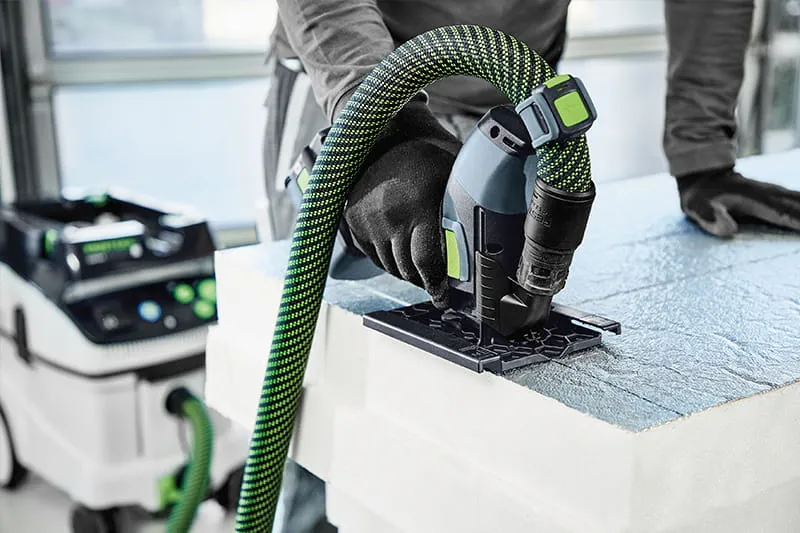 Clean work with a system: With dust extraction for cutting dust-releasing insulating materials. The extractor is simply connected to the ISC 240 via the extraction adapter for this.