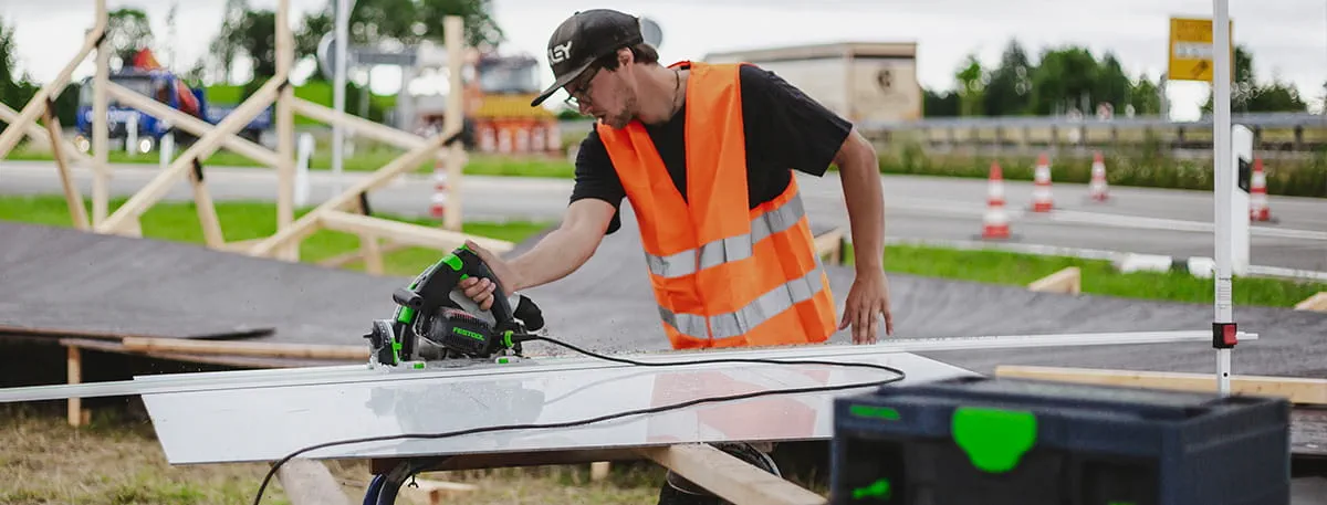 The Schneestern team with the Festool TSC 55 cordless plunge-cut saw and the SYS PowerStation